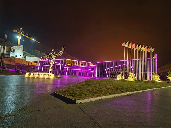 城市亮化是现代城市建设的重要组成部分，它不仅可以美化城市的夜景，还能提升城市的整体形象。随着科技的不断进步，城市亮化也得到了更多的关注和创新。本文将介绍一些关于城市亮化的创意和技术，帮助读者了解崆峒城市亮化的重要性以及如何进行崆峒城市亮化的规划和实施。