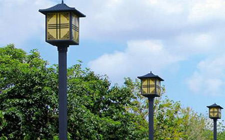 太阳能崆峒庭院灯怎么选亮度与续航更耐用